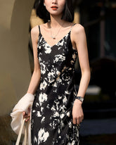 Robe fleurie en soie noire et blanche